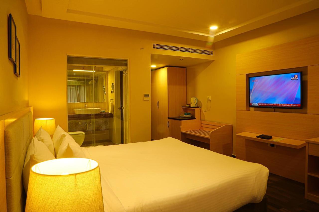 Bay View Hotel Vizag Вішакхапатнам Екстер'єр фото