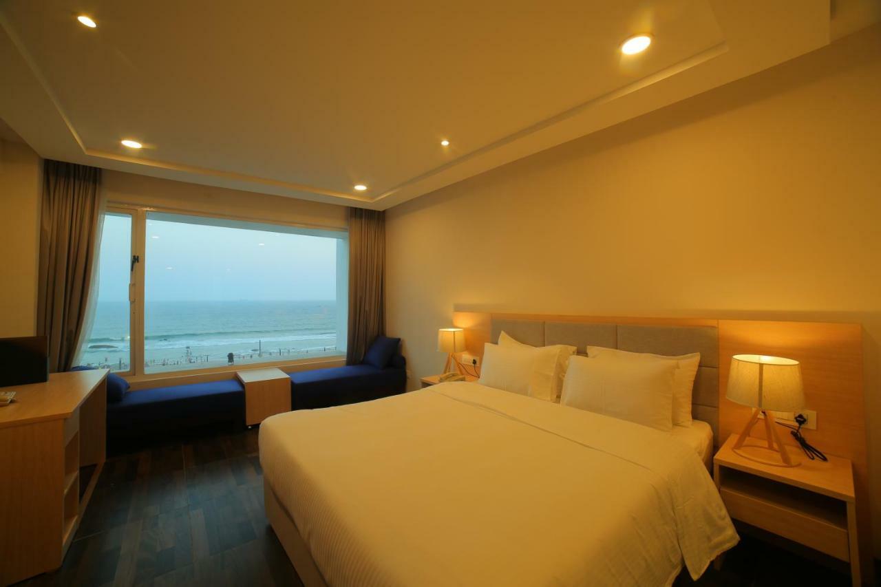 Bay View Hotel Vizag Вішакхапатнам Екстер'єр фото